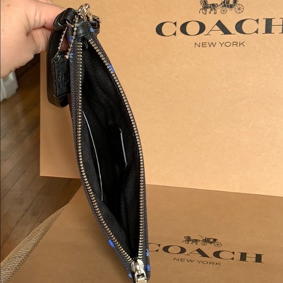 Star Wars X Coach May The Force Be Wristlet - Picture 7 of 8
